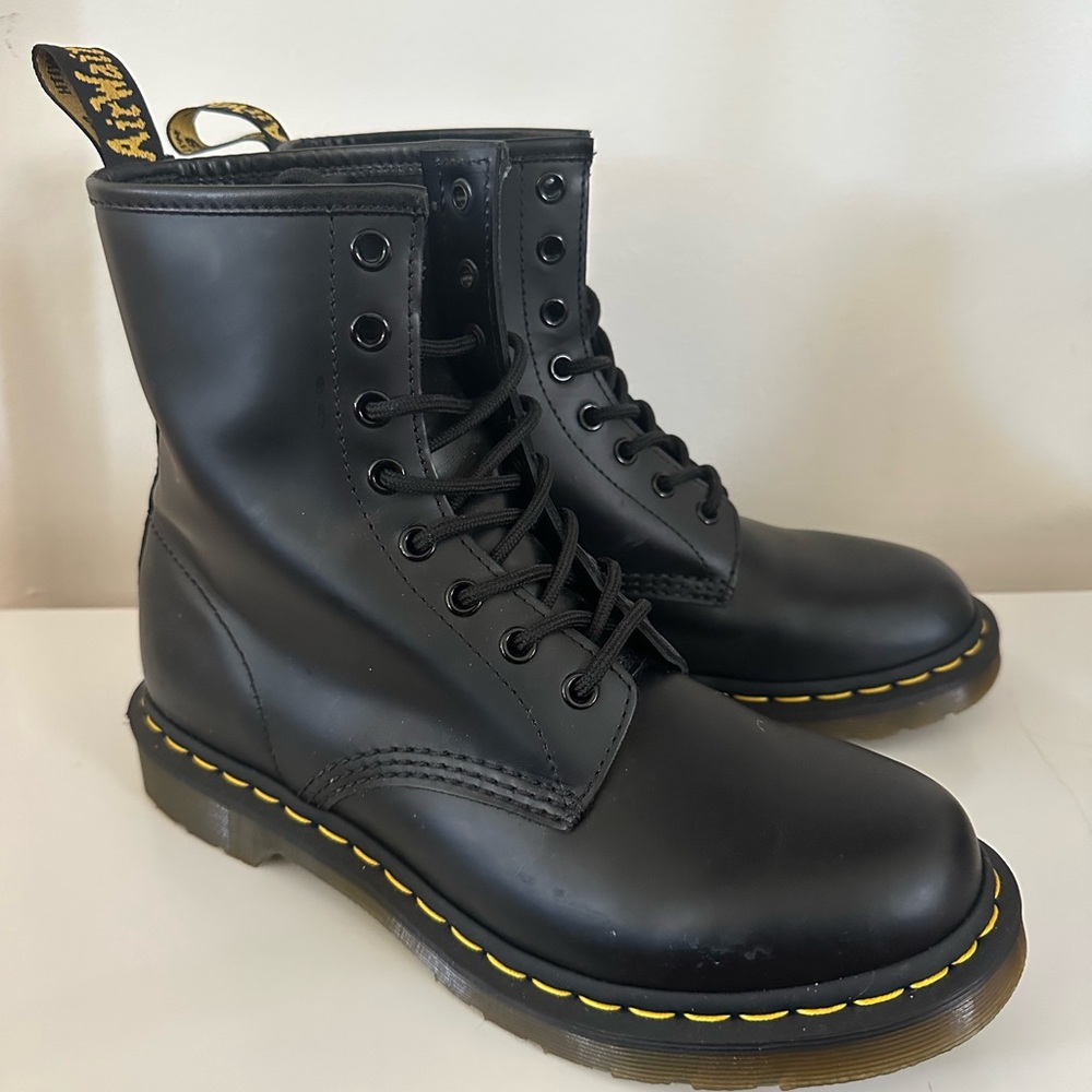 Women’s Black Dr. Marten’s Boots in Great Condition - Smooth Leather